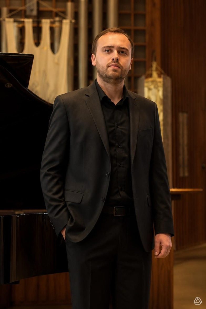 Elijah Bowen, professional tenor, in the candlelit choir loft of a historic cathedral