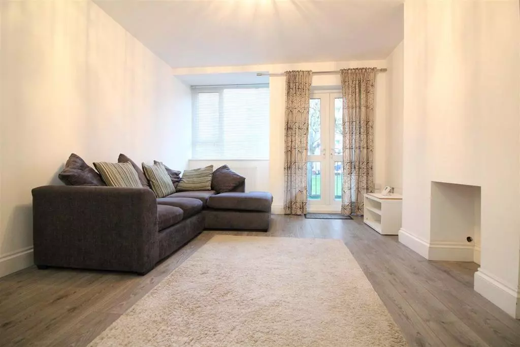Flat at Innes Gardens, London