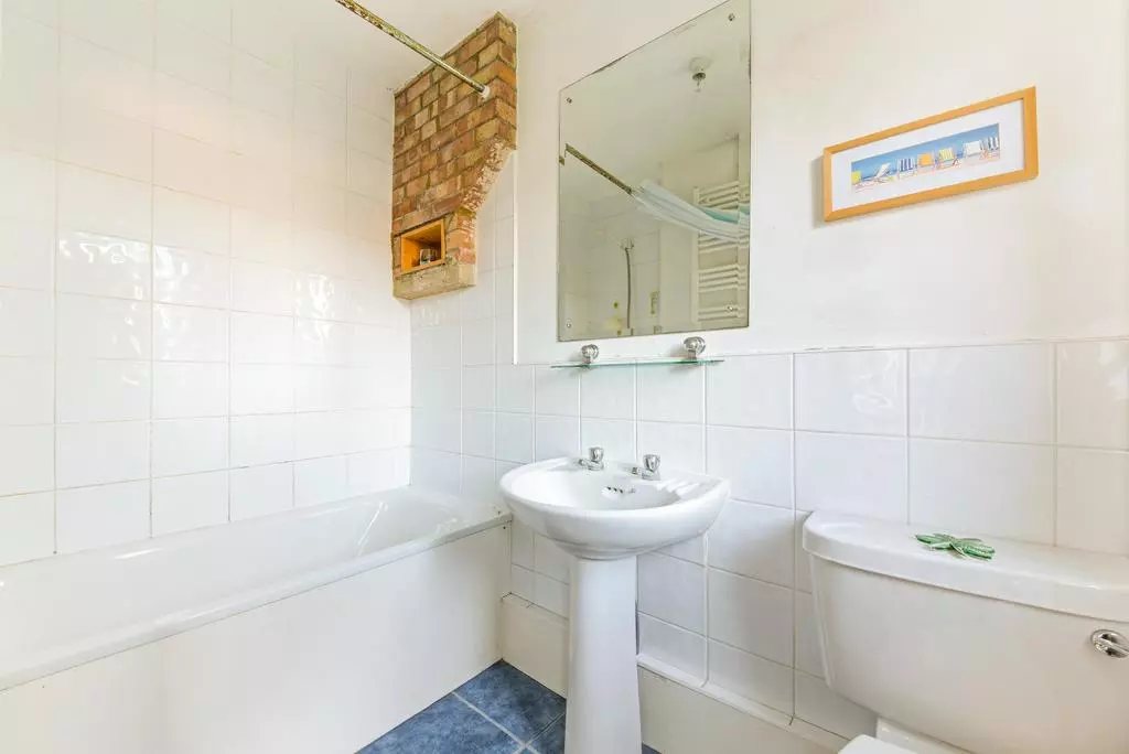 Flat at Maltings Close, London, London
