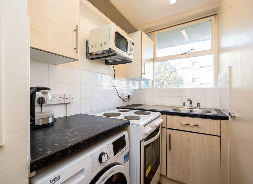Flat at Churchill Gardens, Westminster, Westminster