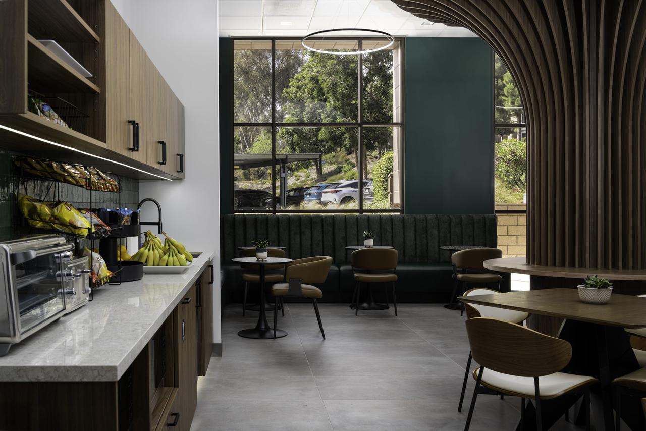 11-web-or-mls-photo 11.jpg