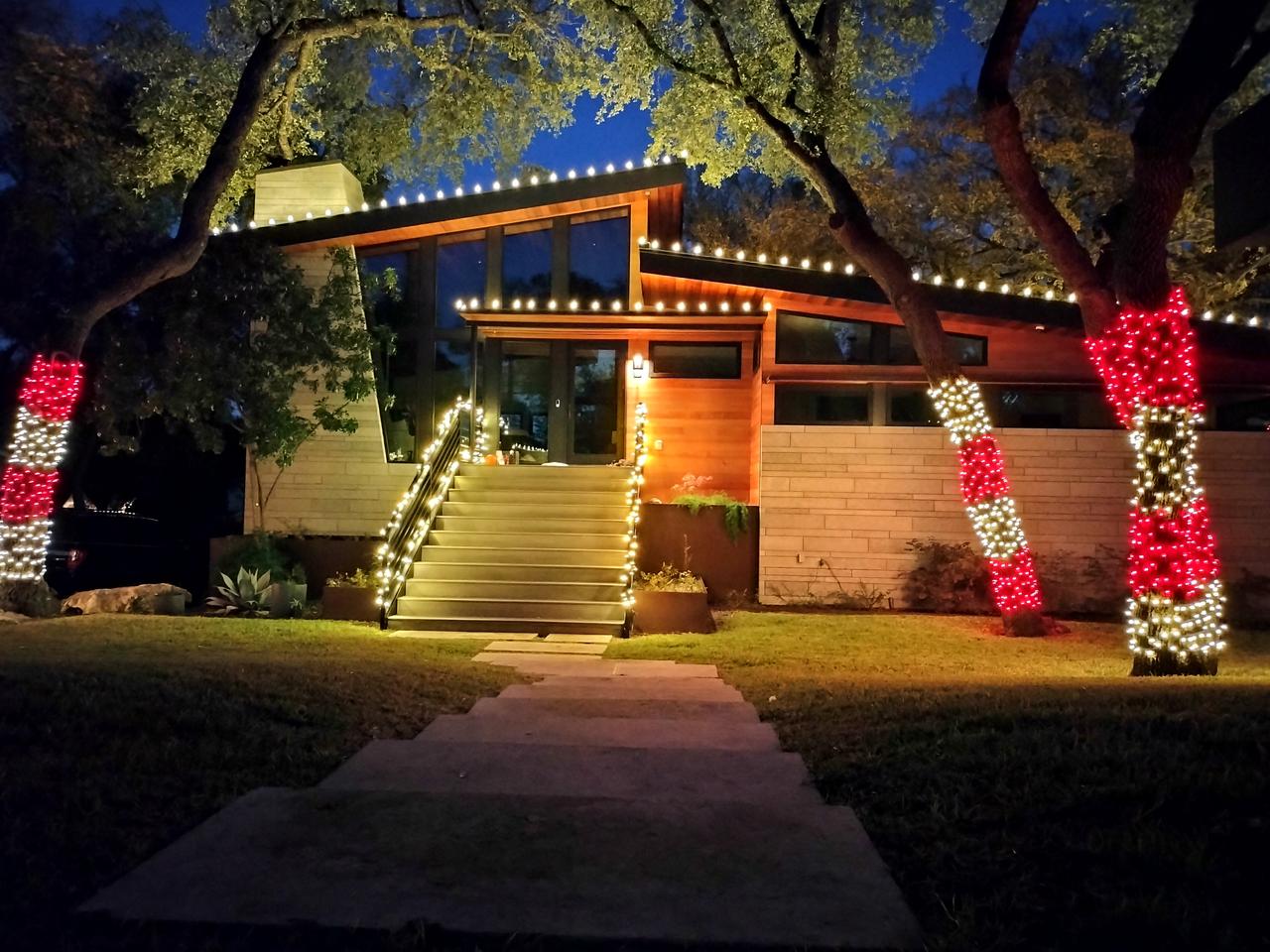 Southwest rooftop with professional warm white holiday lighting