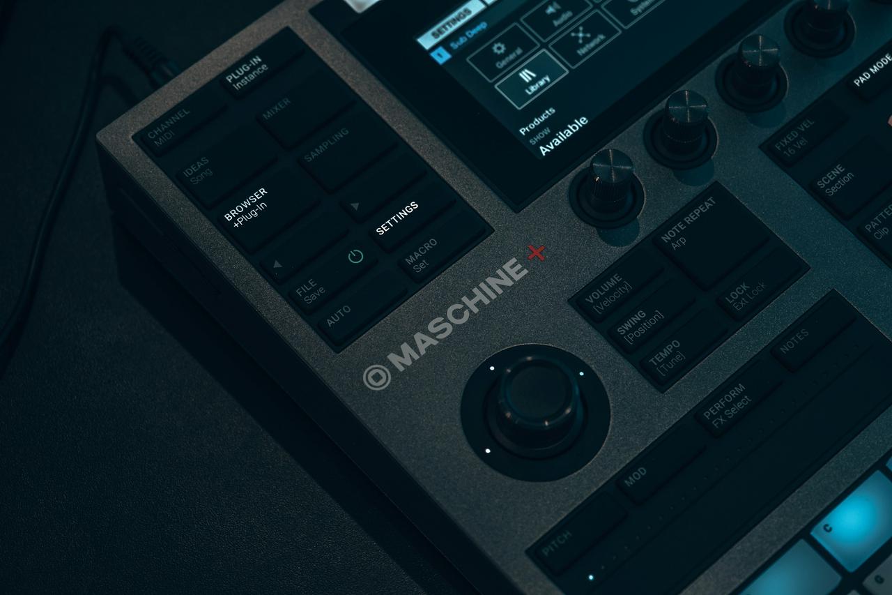 Native Instruments Maschine plus & Focal Headphones professional