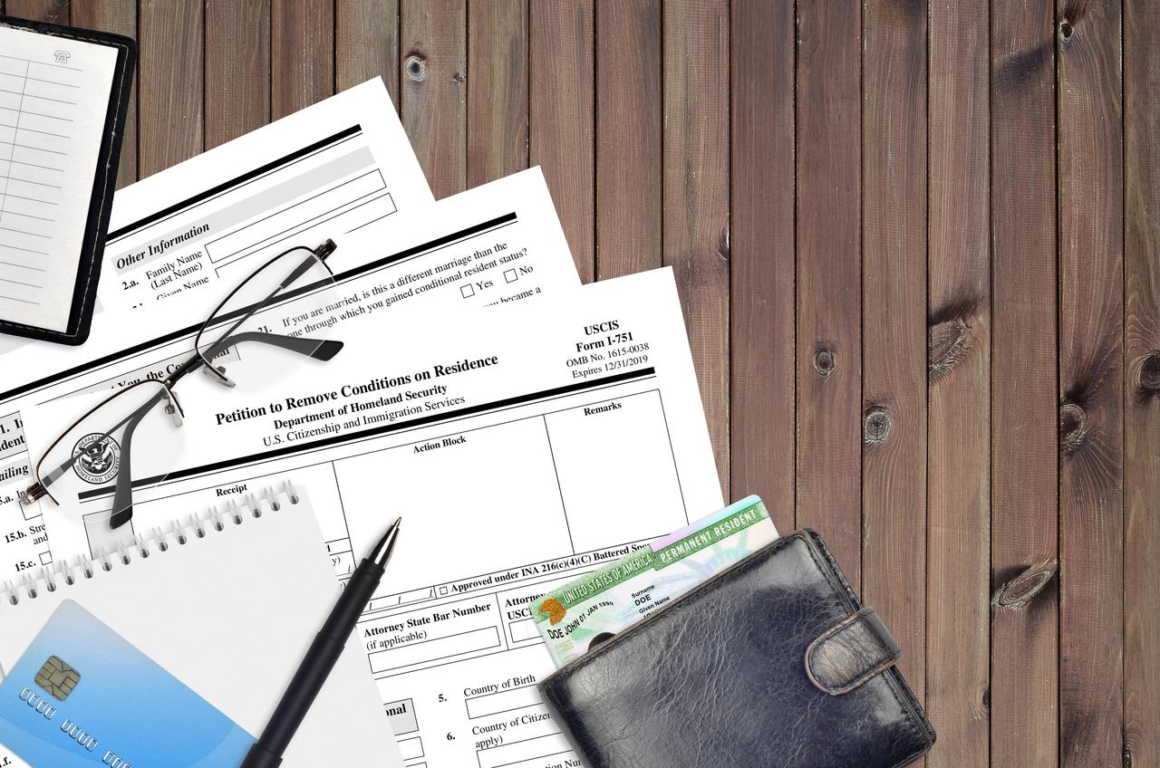 Documentos multilingües y servicios profesionales de traducción en carpeta