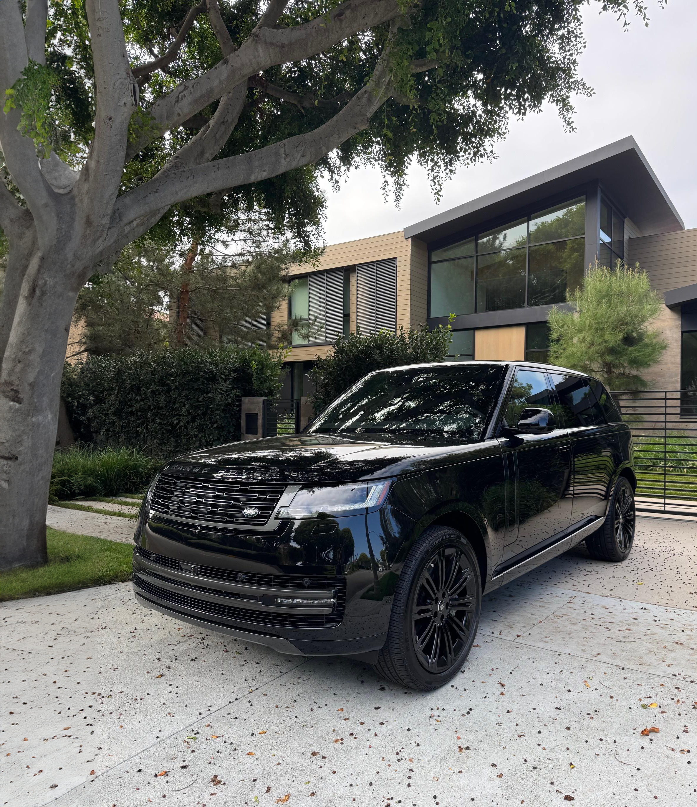 range rover lwb p530 v8 7 seater 2025 new.png