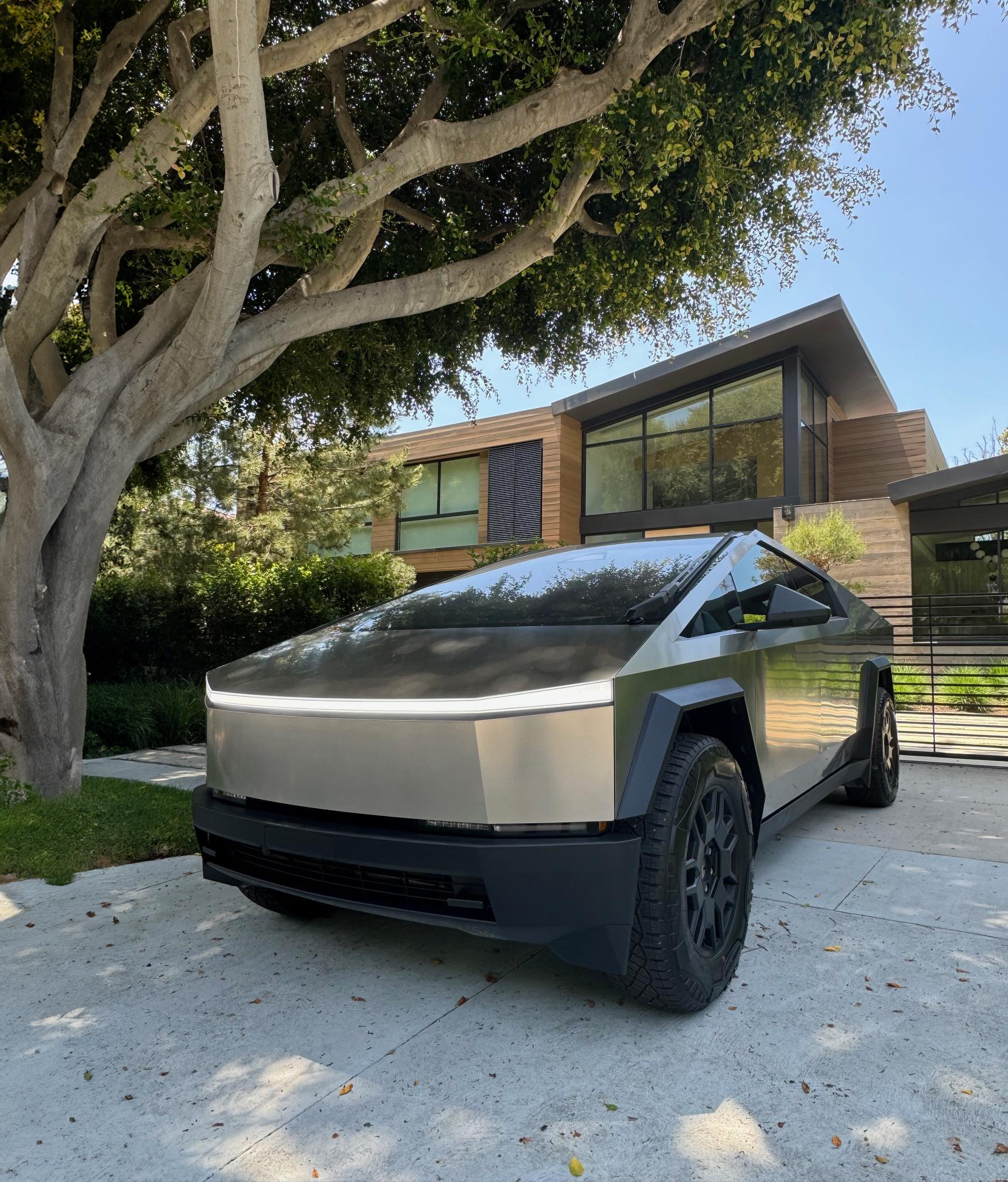 tesla cybertruck1 new.png