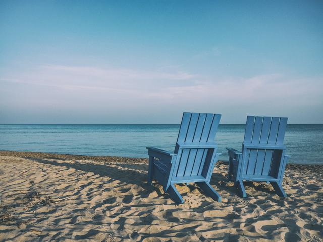 Image of two chairs on the beach where people in retirement might sit and relax after estate planning with a Tampa attorney.