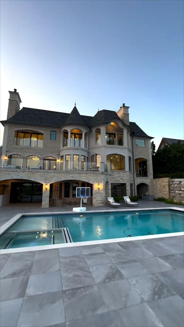 🏰indulge in a mesmerizing video showcasing a….jpg