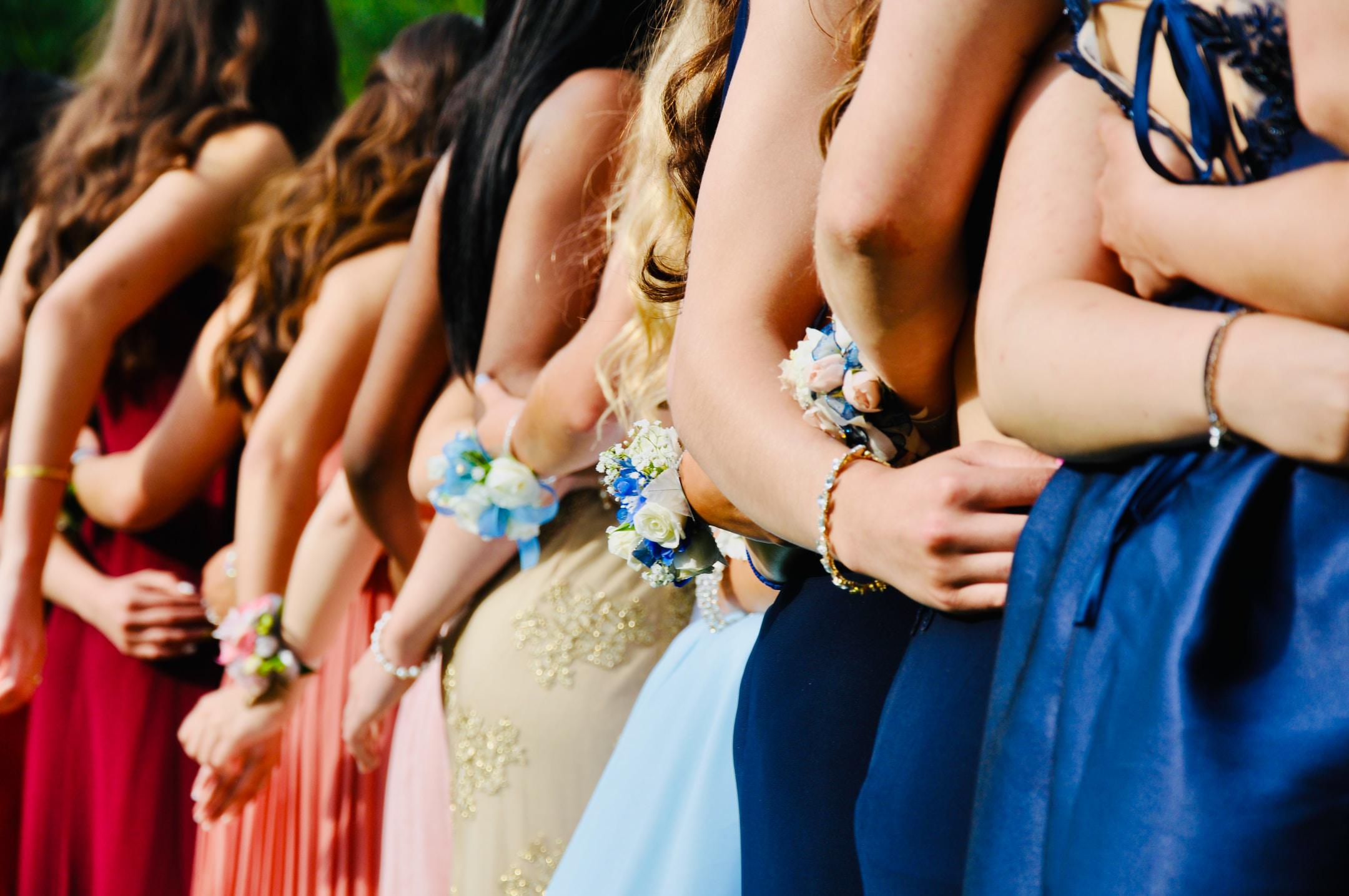 4 reasons to hire a party bus for prom 2022