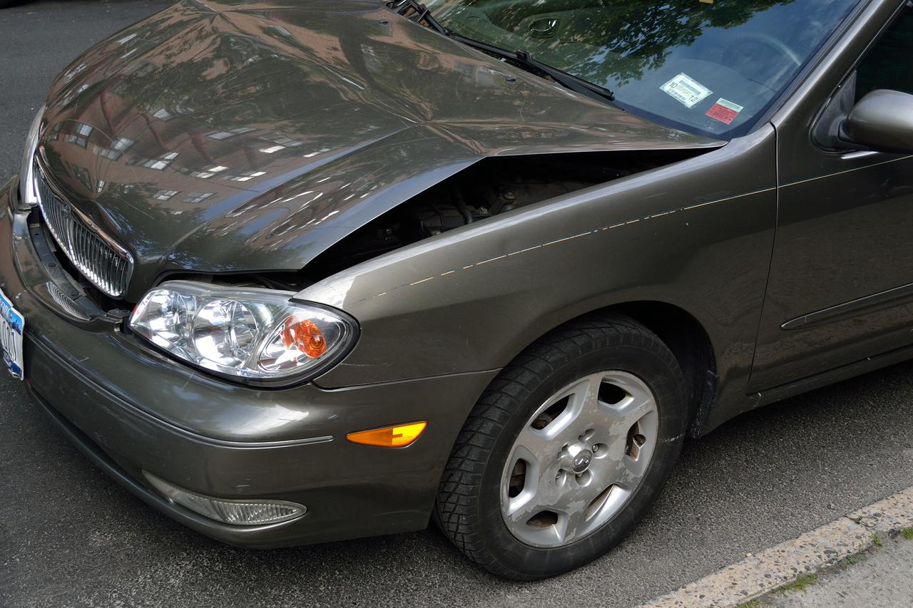 crashed-car-2727666_1920.jpg
