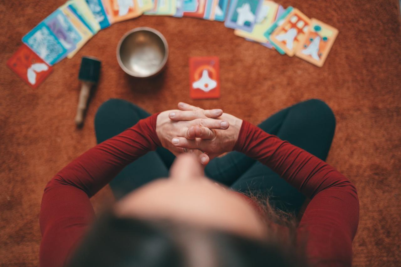 Crystal performing a tarot reading in Sacramento