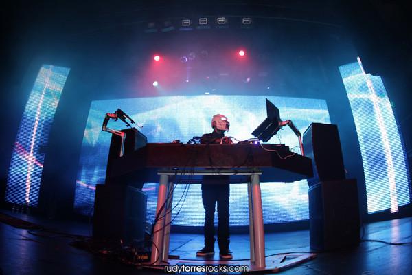 092510musicboxsat014-m.jpg