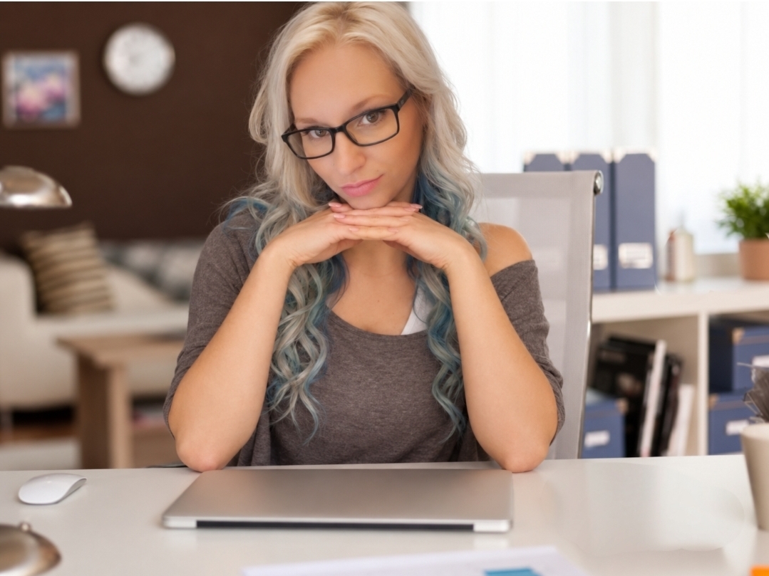 Lee Ashlyn seated at an office desk