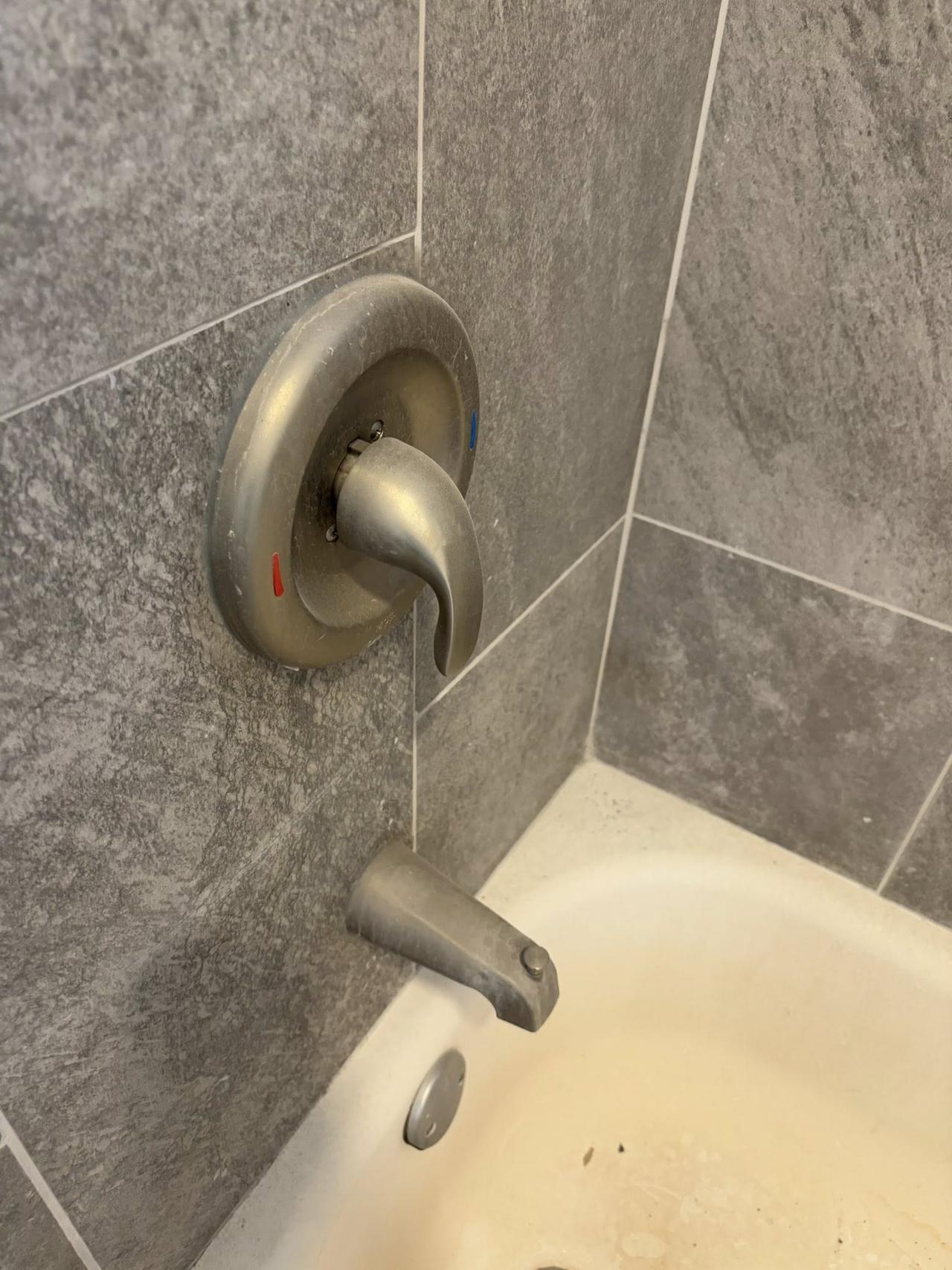 bathtub before.jpg