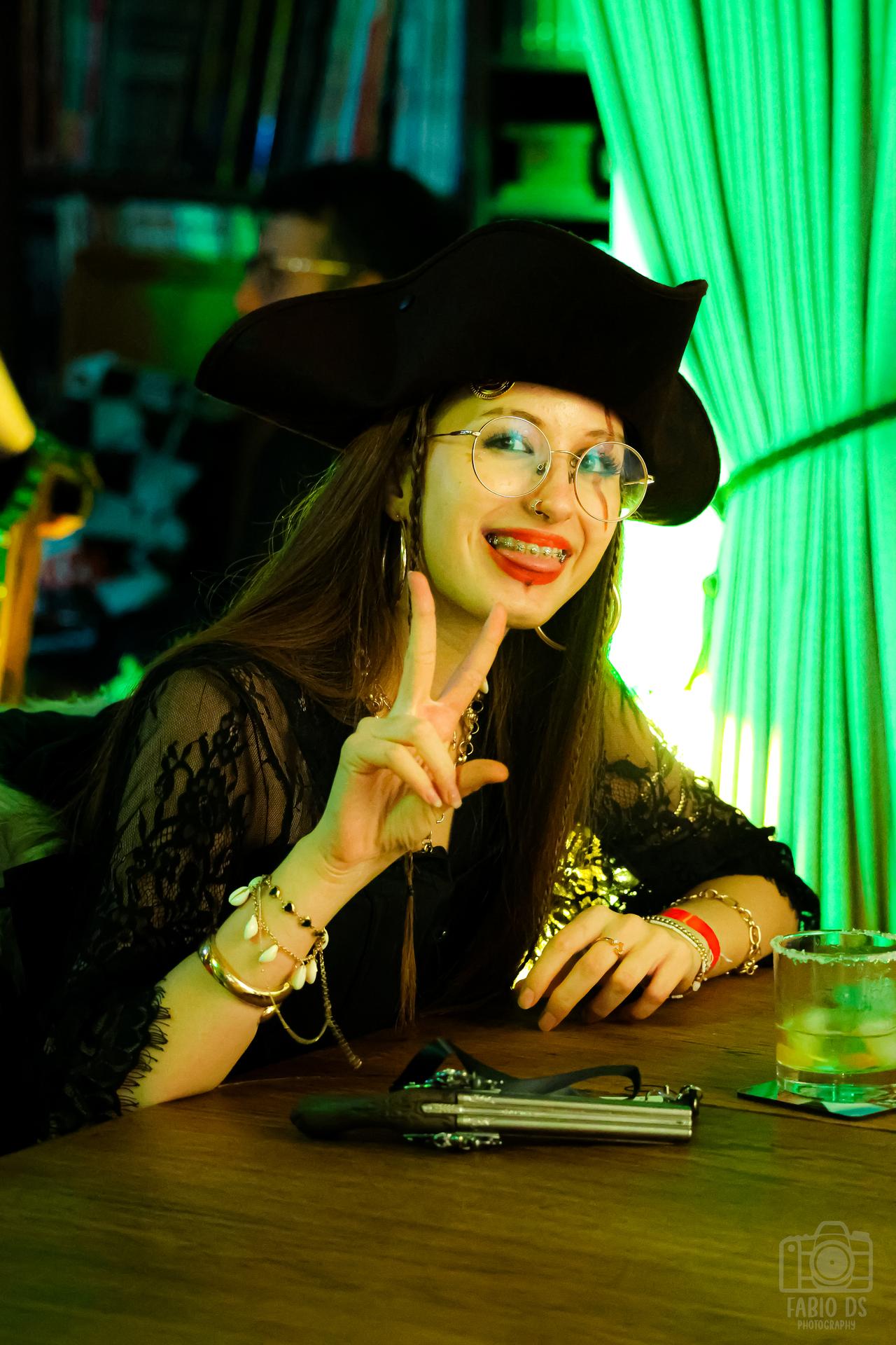 pirate girl 1.jpg