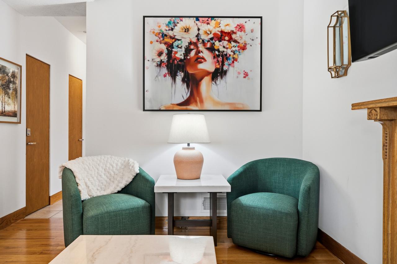 007-919-pleasant-st-unit-2f.jpg