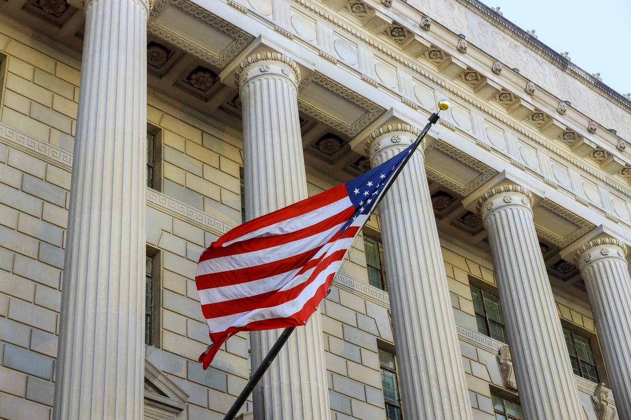 washington-dc-building-detail-with-waving-american-2026-01-09-08-29-18-utc.jpg