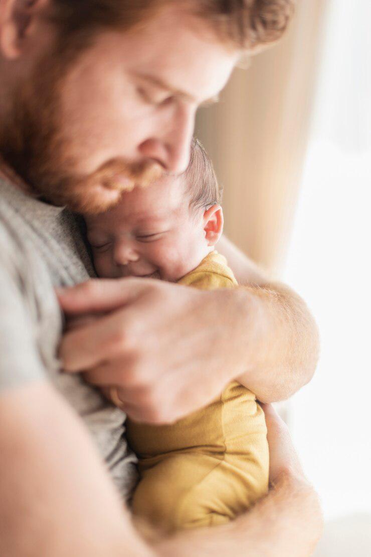 close-up-pere-son-bebe_23-2148354180.jpg