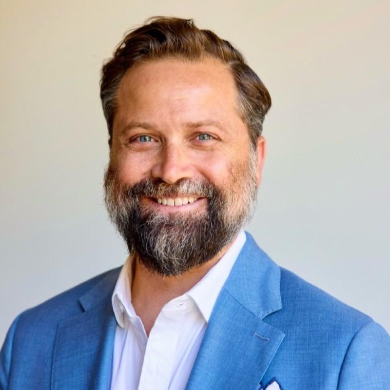 ryan moede_headshot.jpg