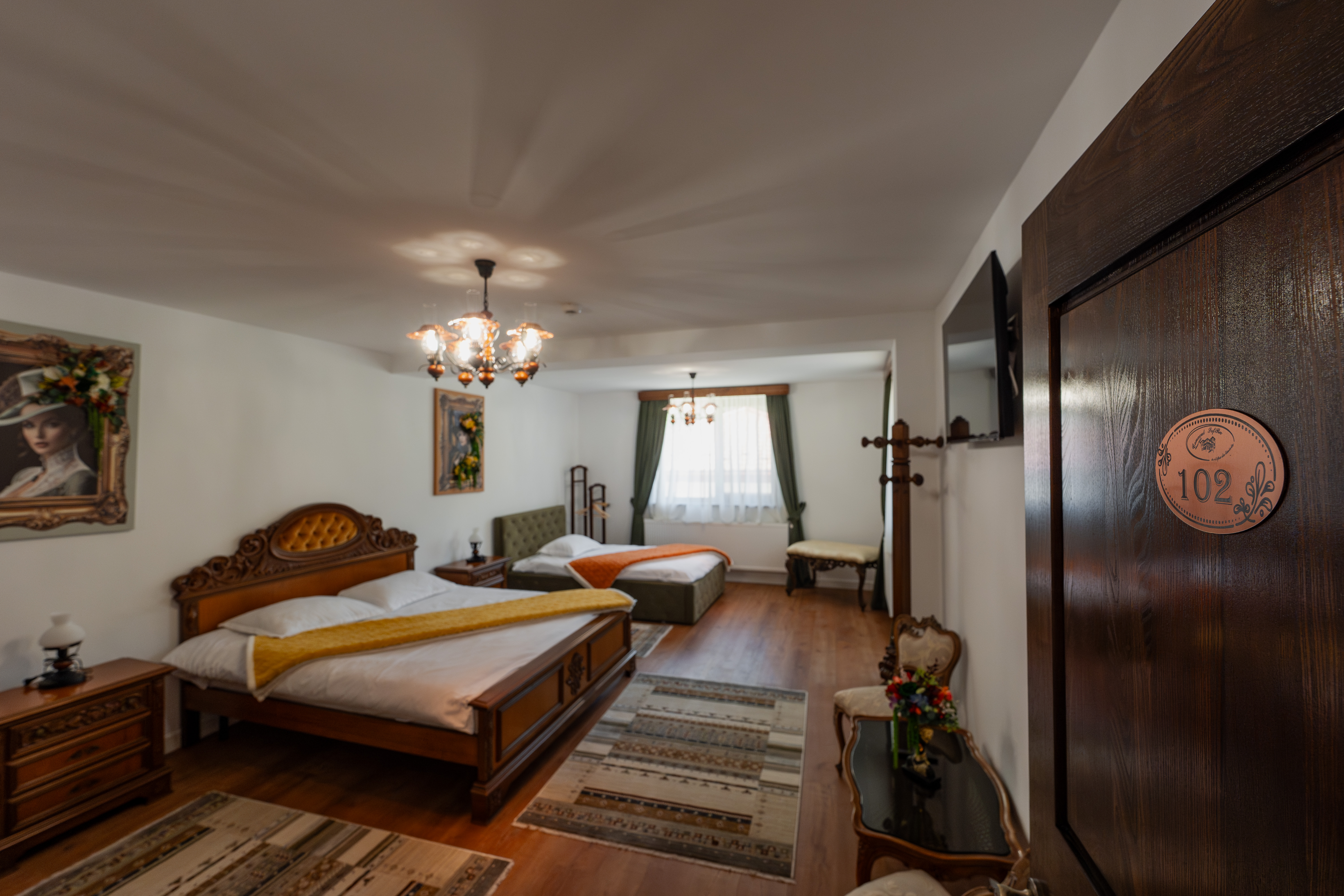 Cameră triplă cu atmosferă caldă