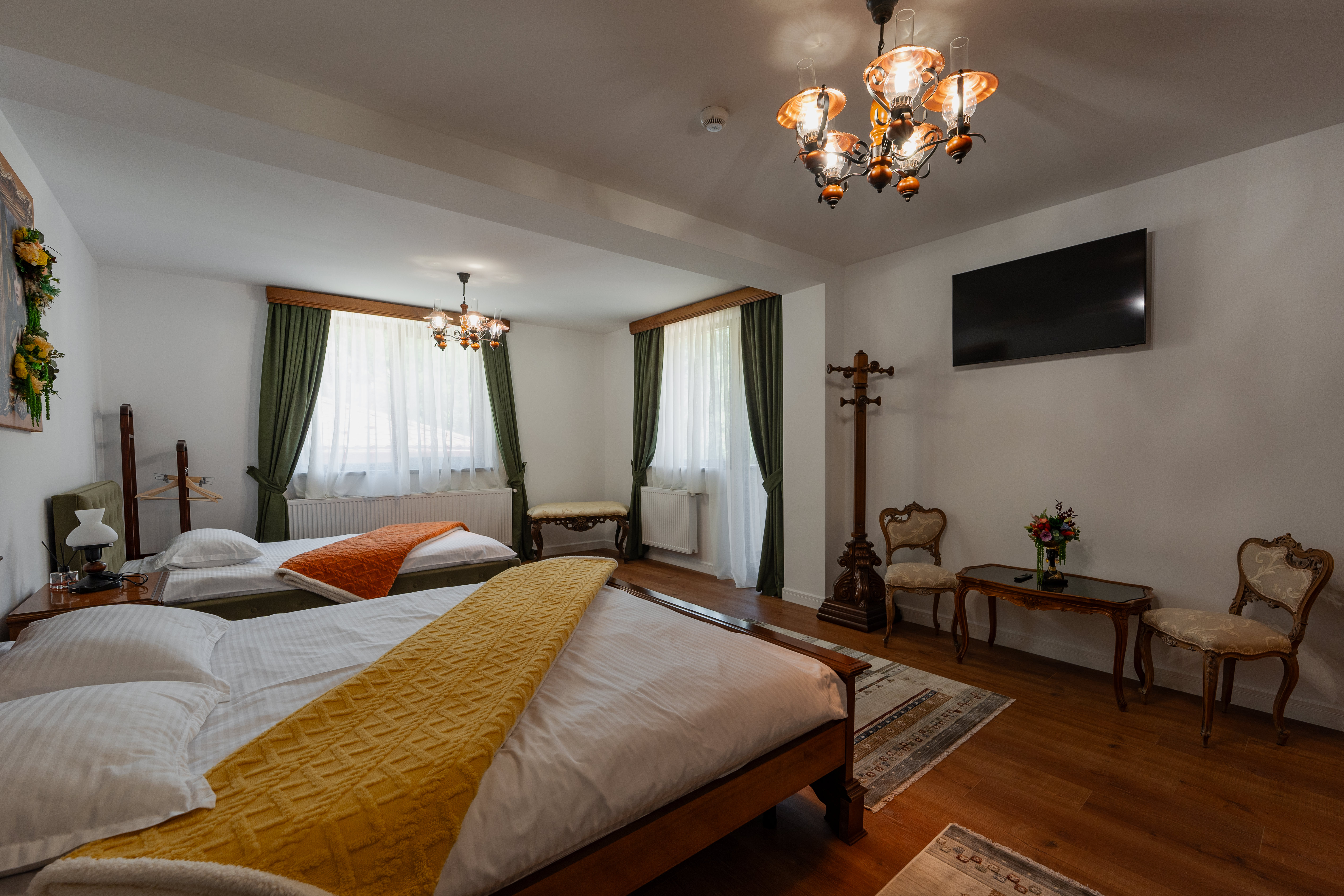 Detalii interioare cameră triplă