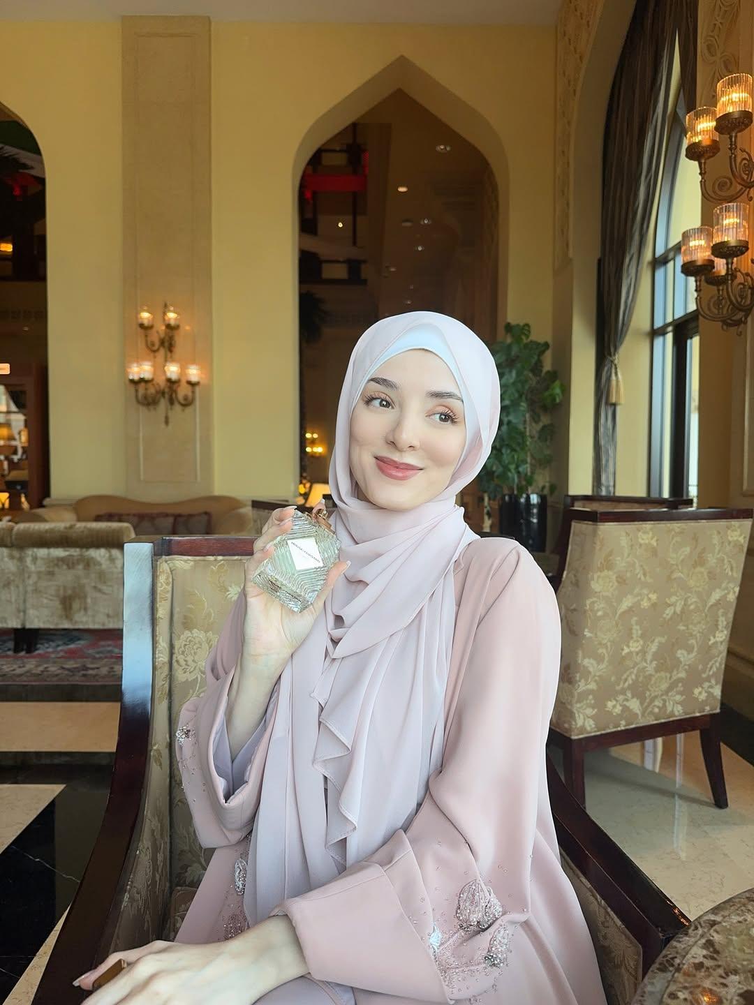 so in love with my new fragrance from @houseofdastan - i’m wearing unseen which is such a comfor.jpg