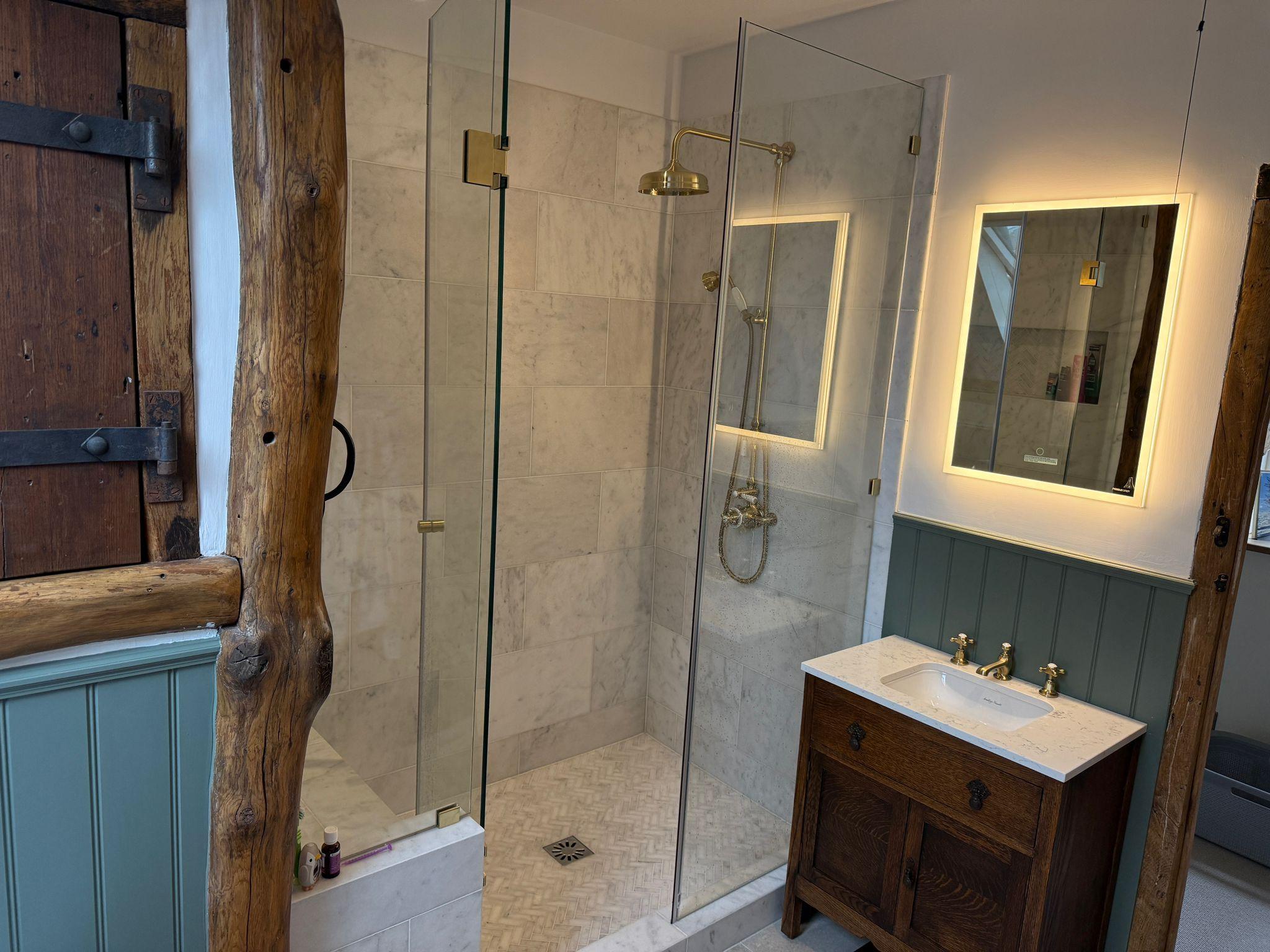 Bathroom with marble wall tiles, herringbone floor