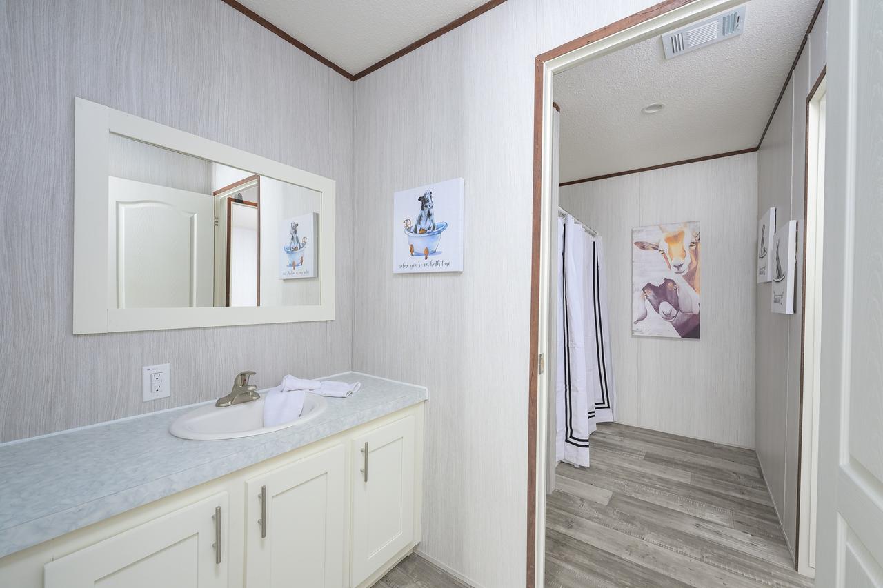 bathroom 2.jpg