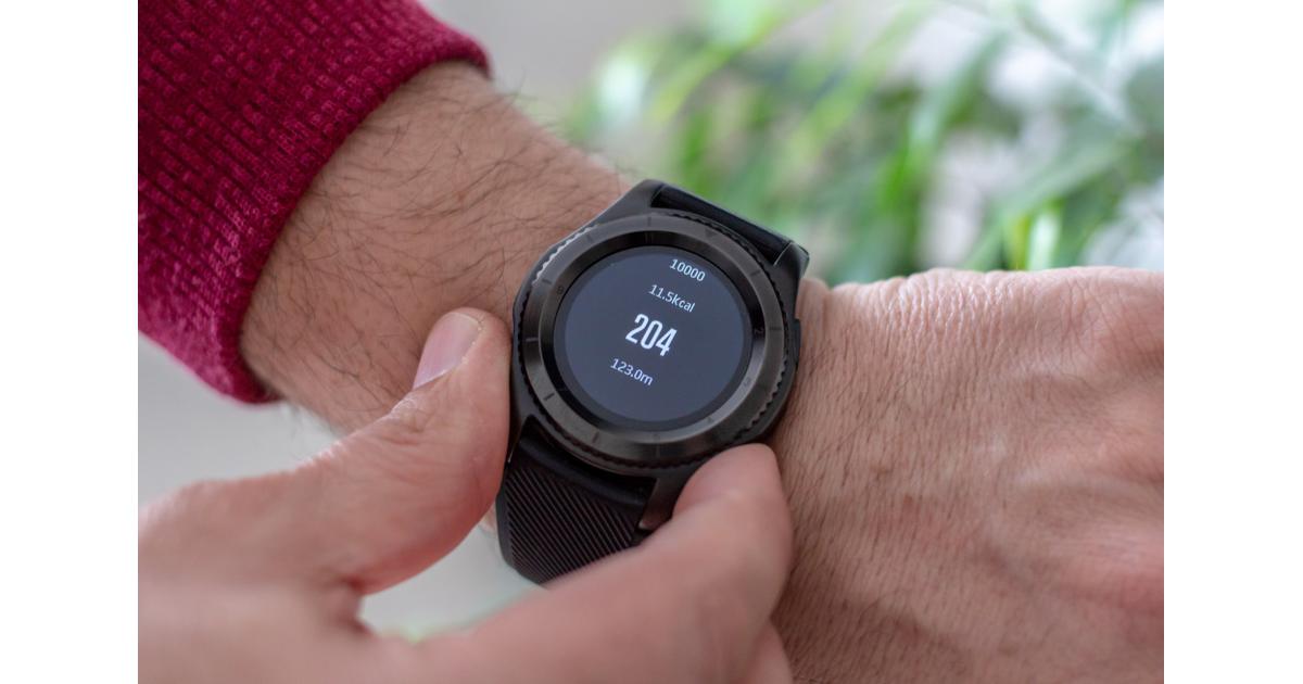 What Are The Pros and Cons of Wearable Technology?