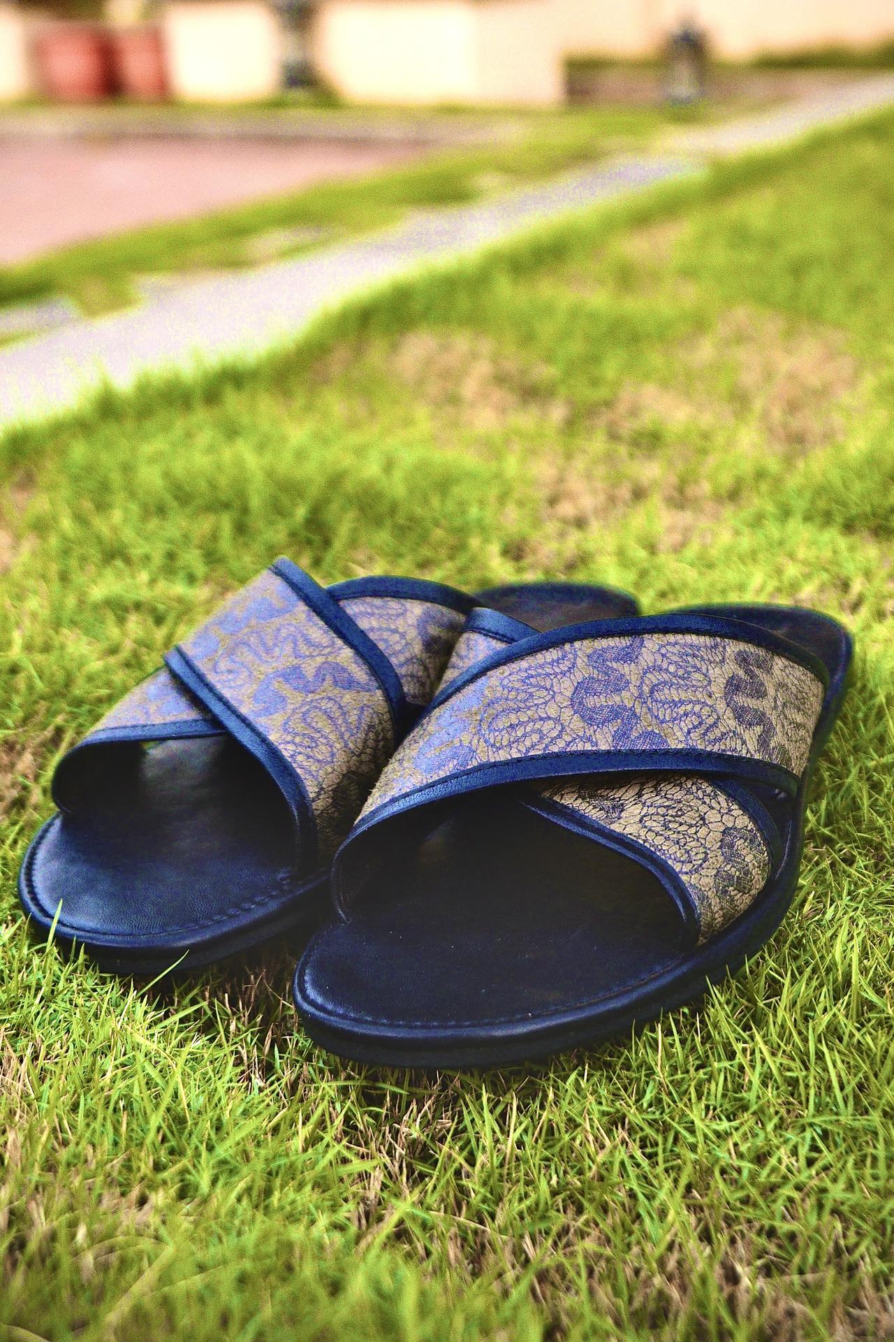 Twist Fang | MMD Designs | Dubai | UAE | Men's Slide Ons