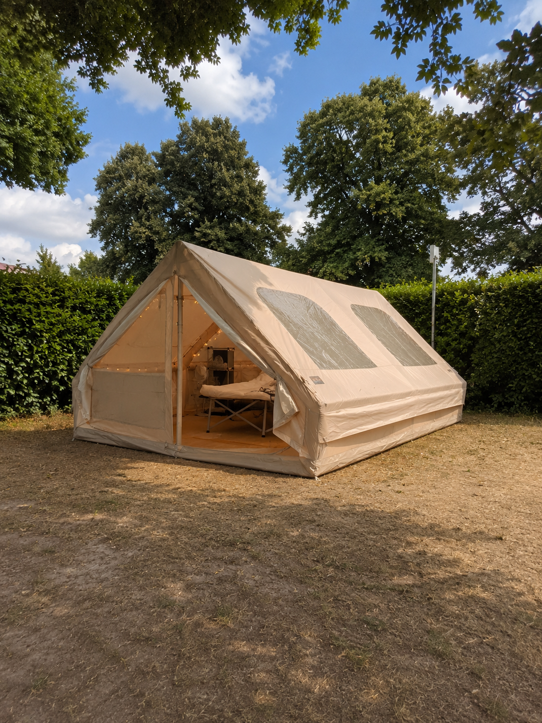 Glamping Gardameer - pop-up tent eet- en zitruimte