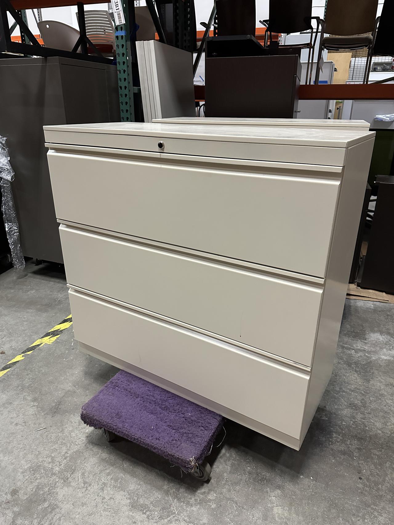 !!trendway - 42x18x39 - $ 300 for 2 or $ 180 ea.jpg