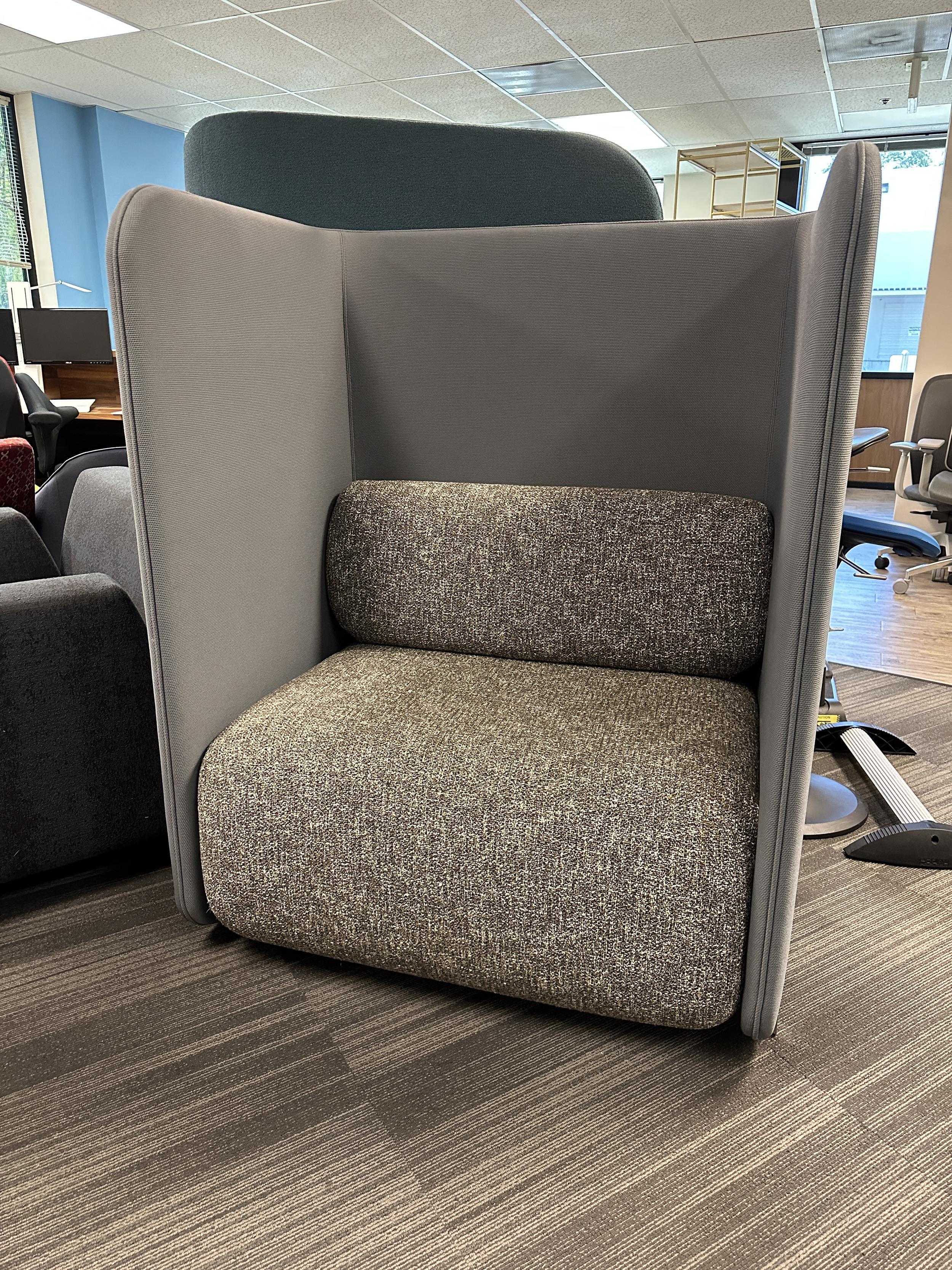 !!bernhardt - 40x30x54 - $850.jpg