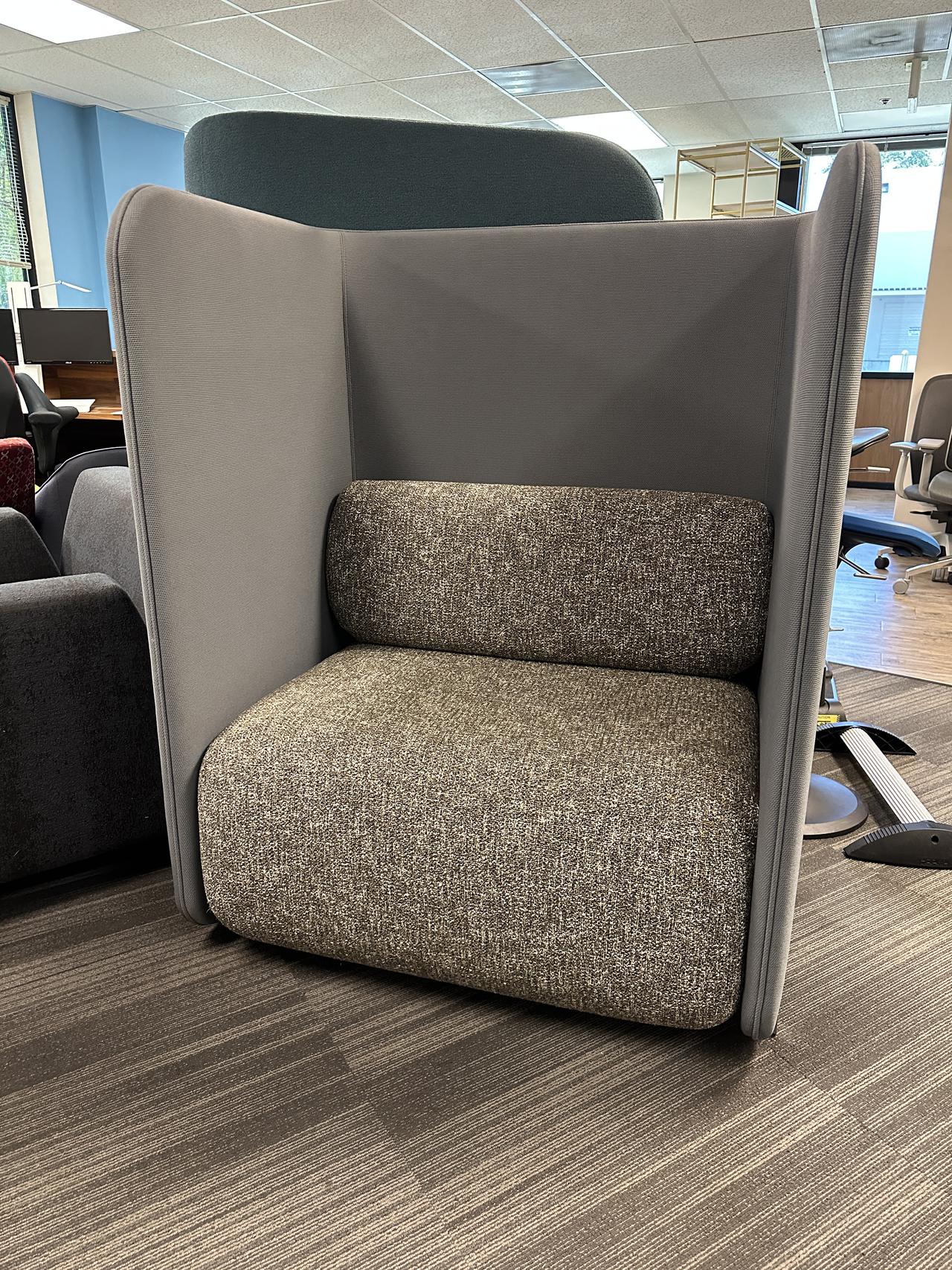 !!bernhardt - 40x30x54 - $850.jpg