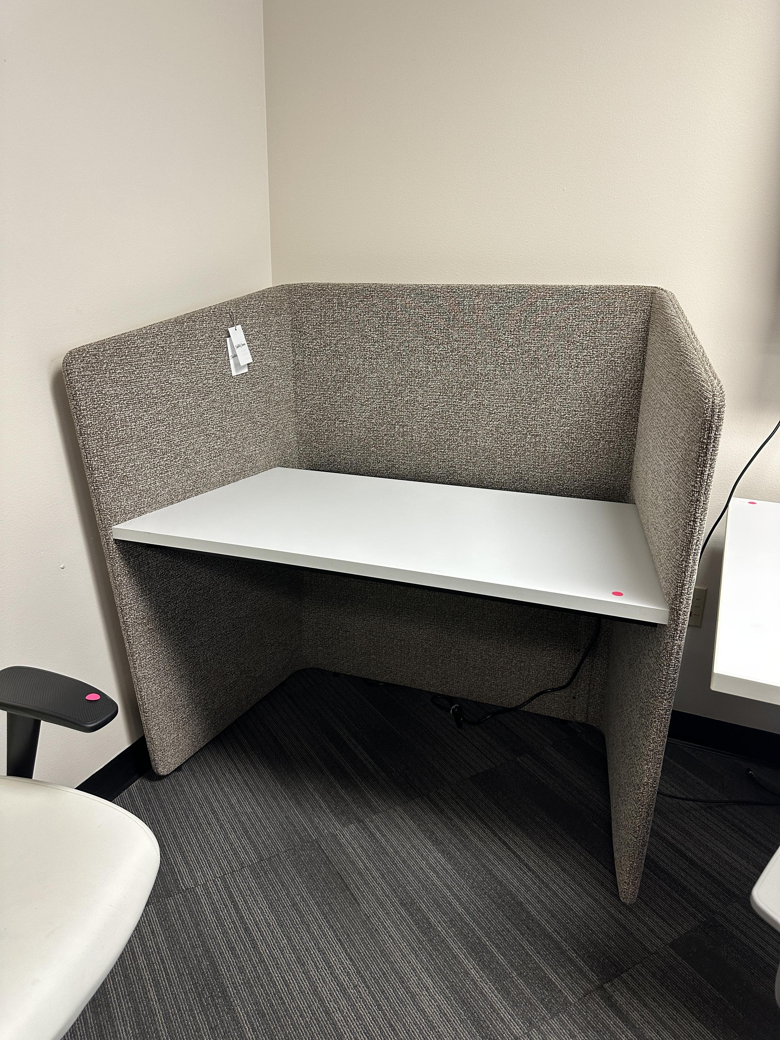 !!bernhardt - 48x28x48 - $500.jpg