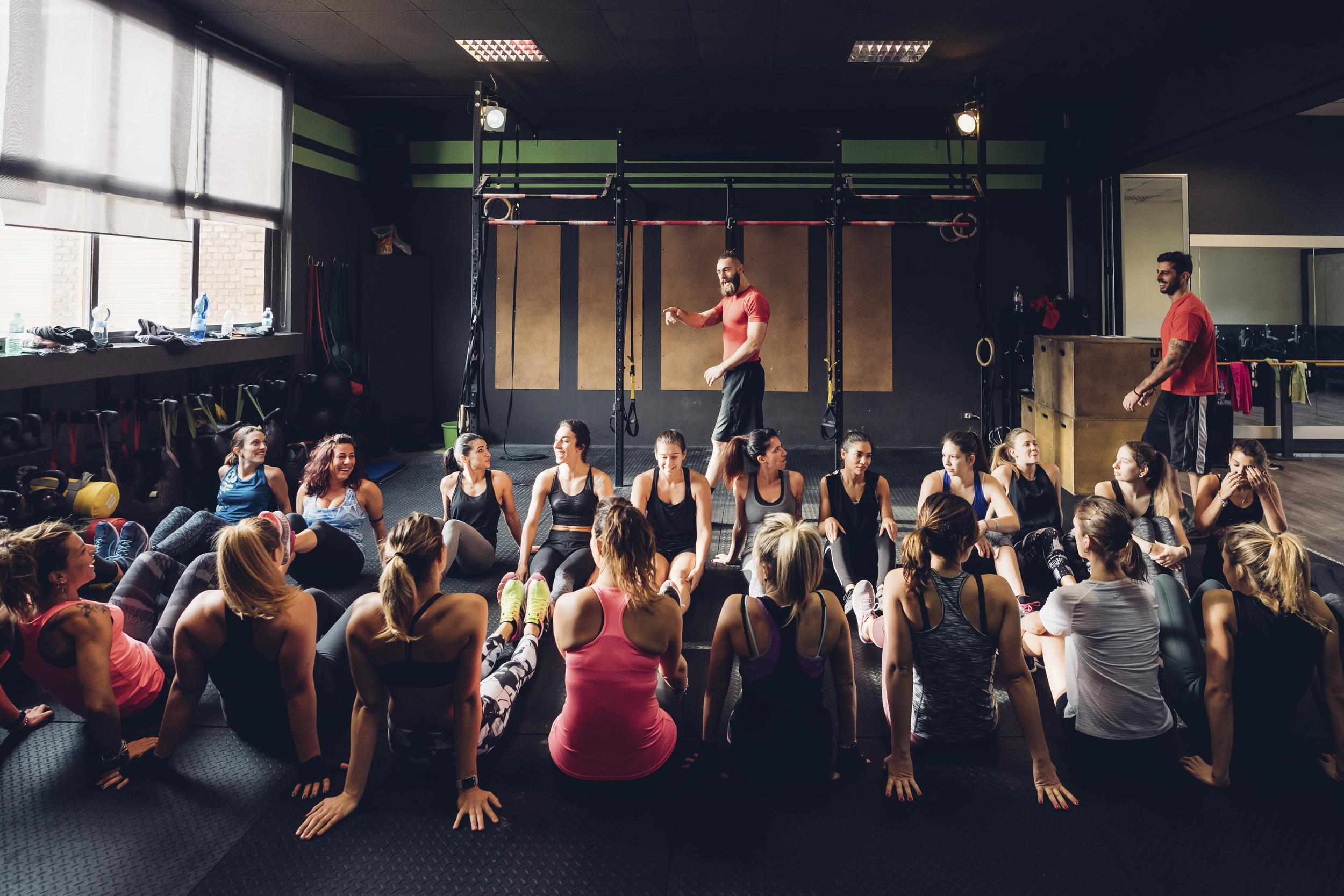 large-group-of-women-training-in-gym-with-male-tra-2026-01-09-09-39-35-utc.jpg
