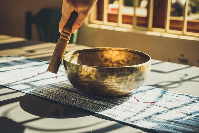 Using a sound bowl for meditation