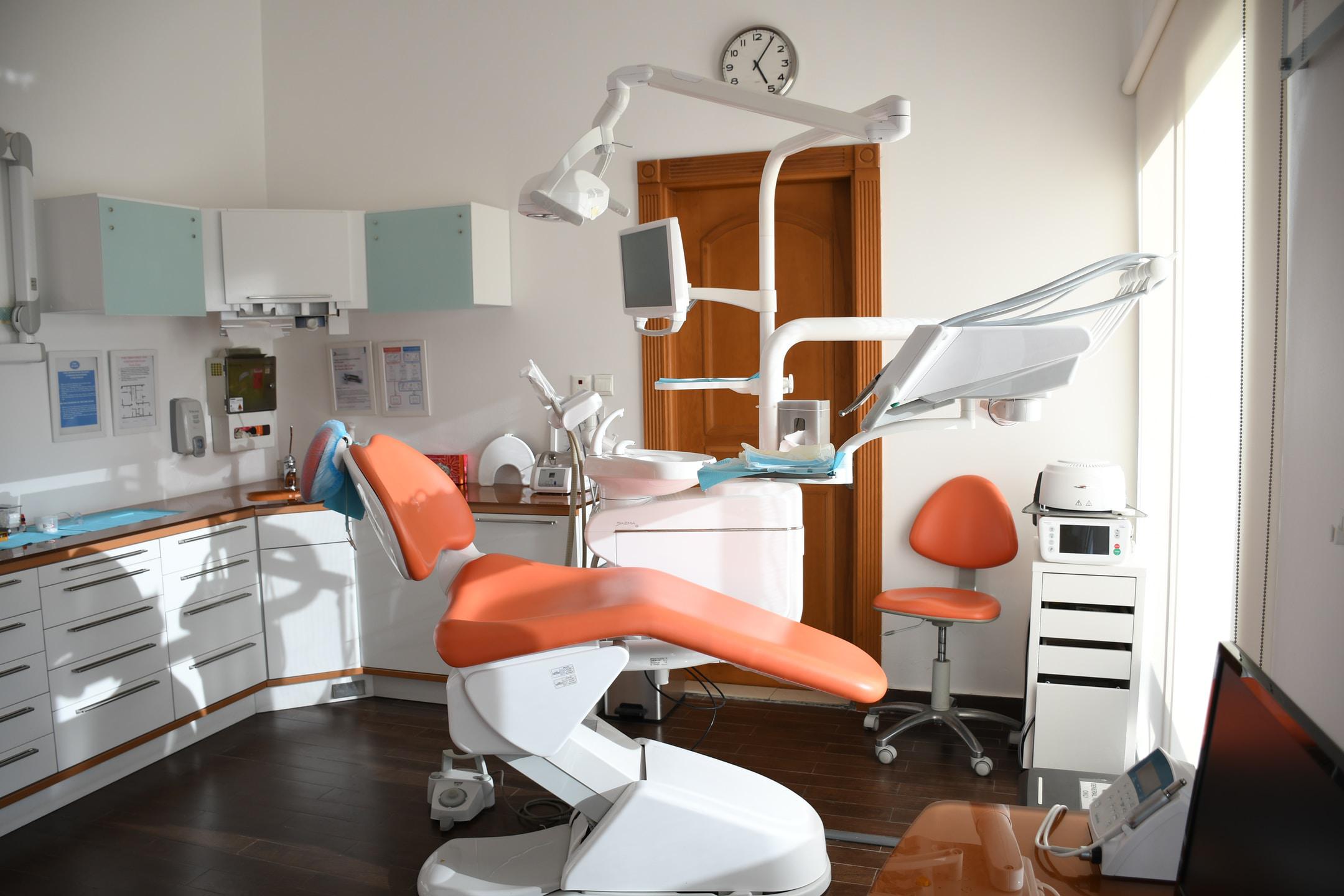 Image of a dental office answering the question can dental hygienists use lasers in Ontario.