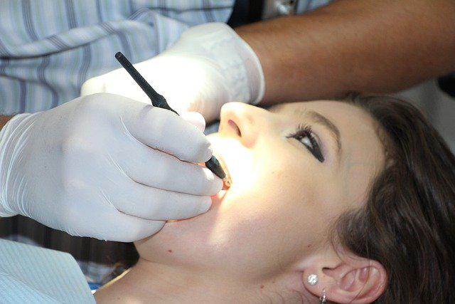 teeth-cleaning-1514692_640 (1).jpg