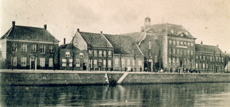 Kade bij Pensionaat in Engelen