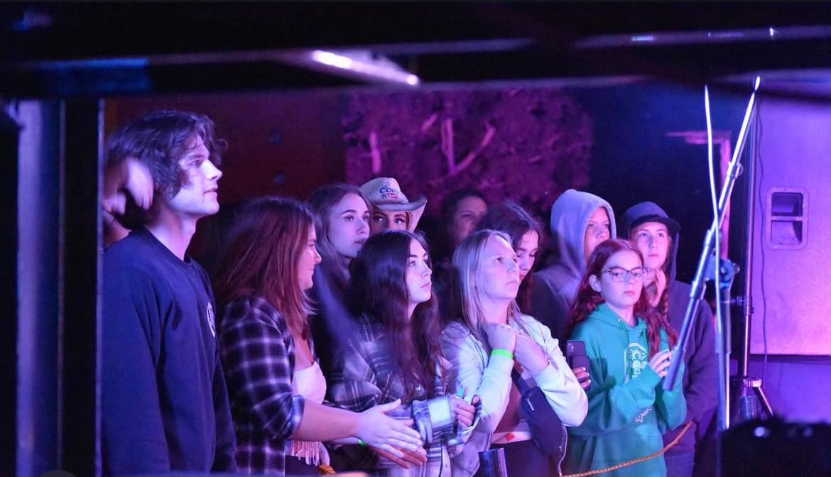 crowd2.jpg