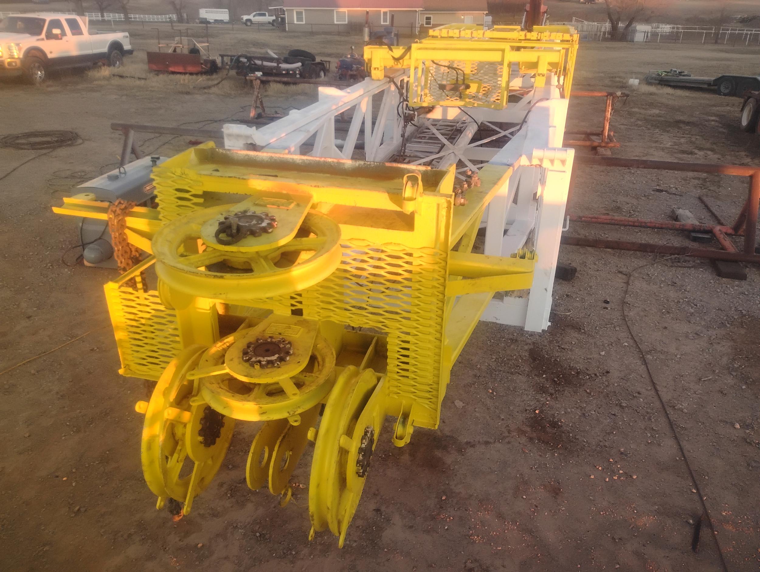 Custom engineered hornet derrick