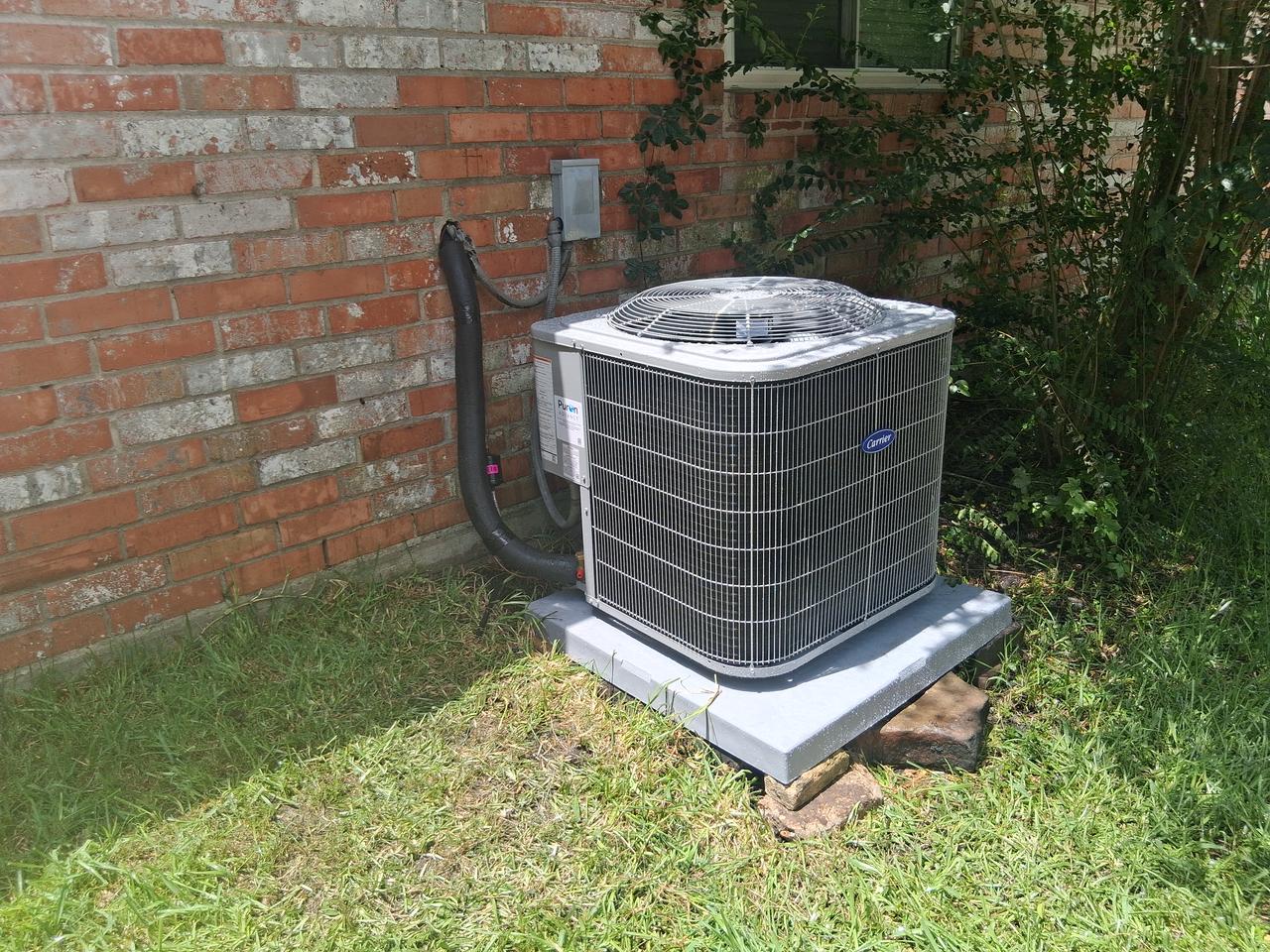 Carrier Comfort 16 condenser installed at a Spring, TX home