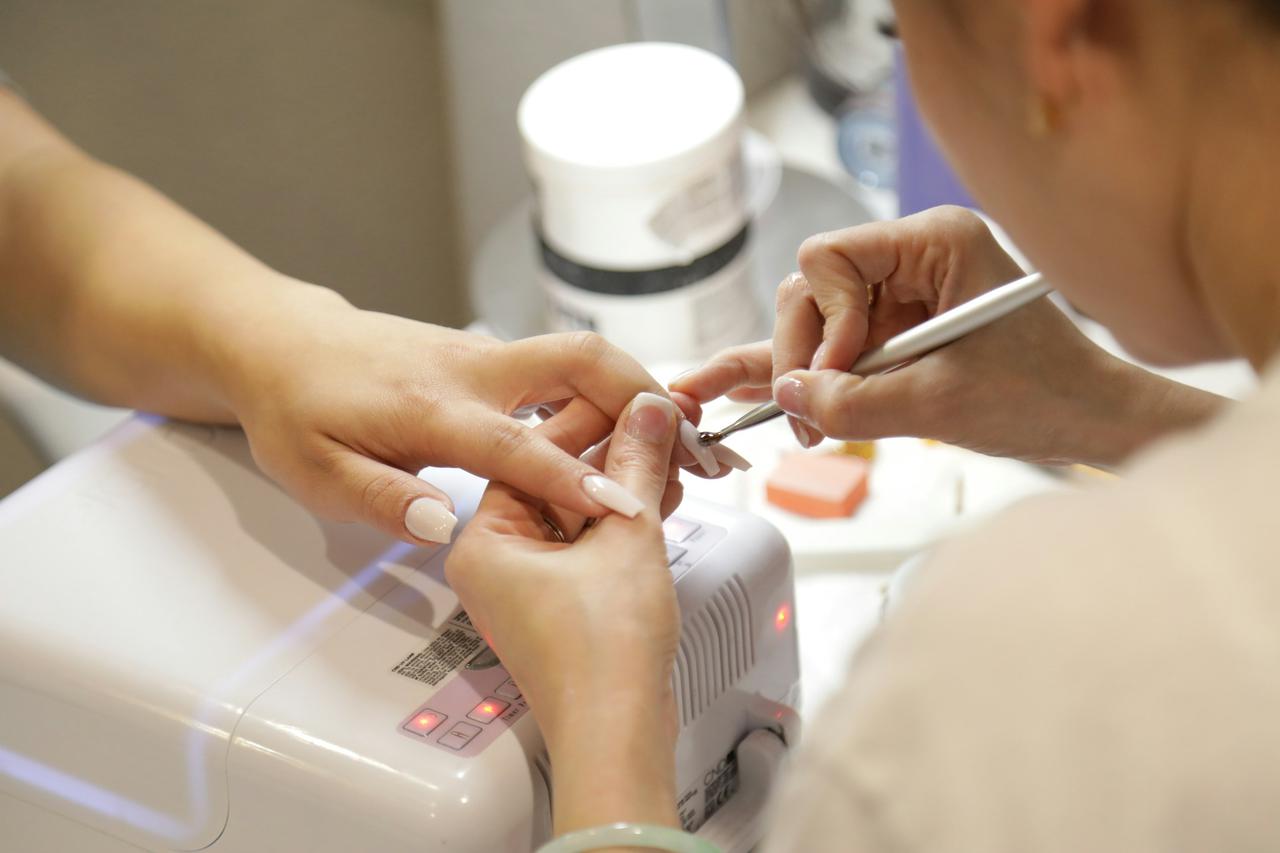 Nail art and extension courses