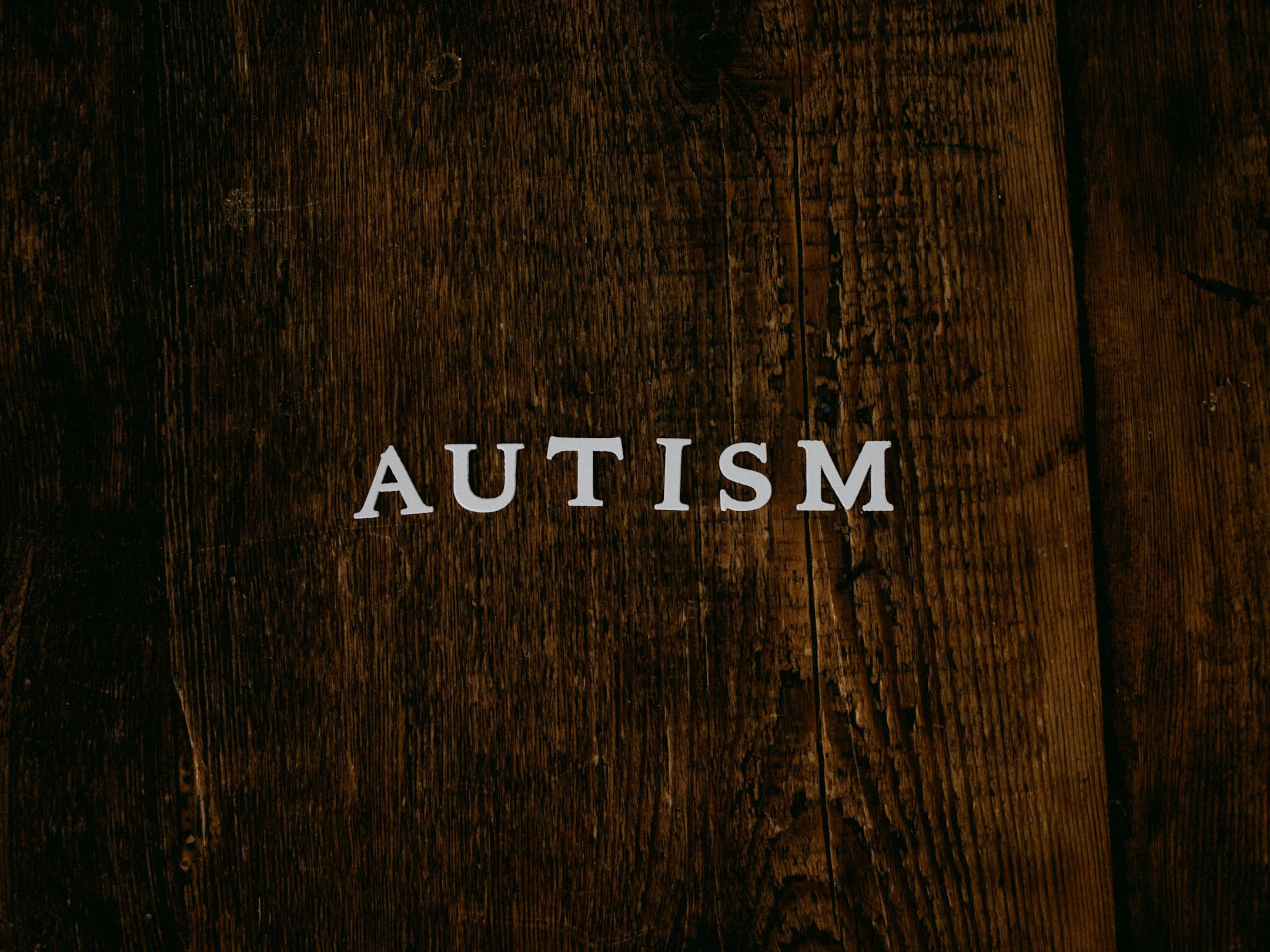 Descobrir que tenho PHDA e estou no espectro do autismo quando jovem adulta