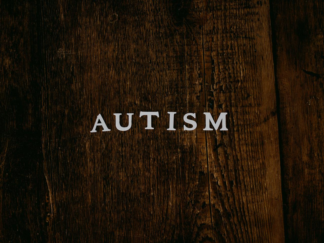 Descobrir que tenho PHDA e estou no espectro do autismo quando jovem adulta
