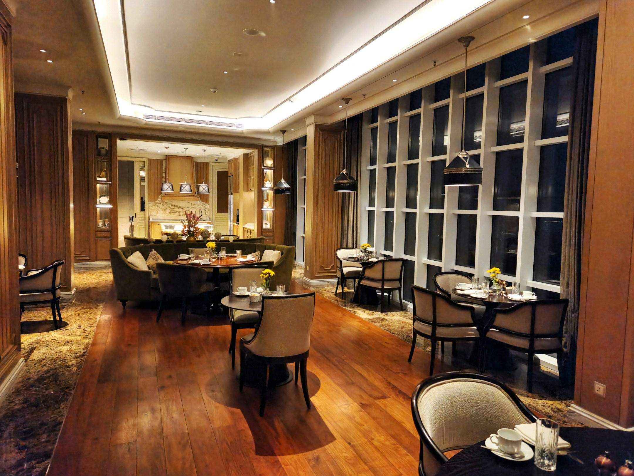 The Lounge at the Ritz Carlton in Pune is a members exclusive club that serves high tea and supper.