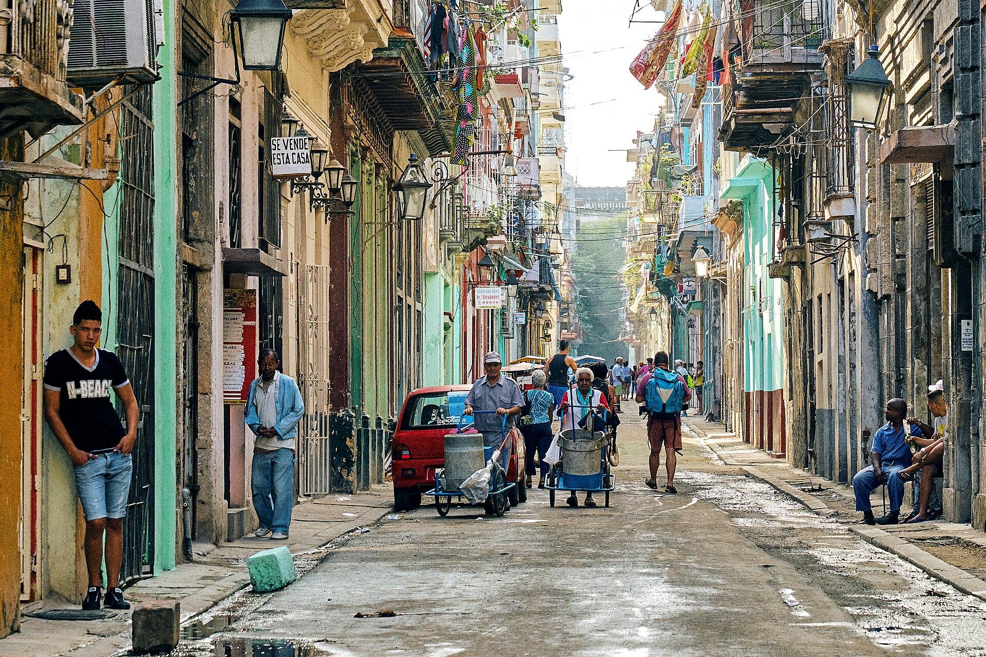 1920px-havana,_cuba_street_life.jpg