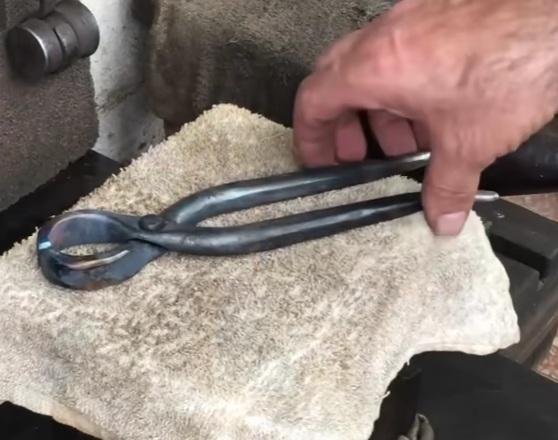 1 piece tong.jpg