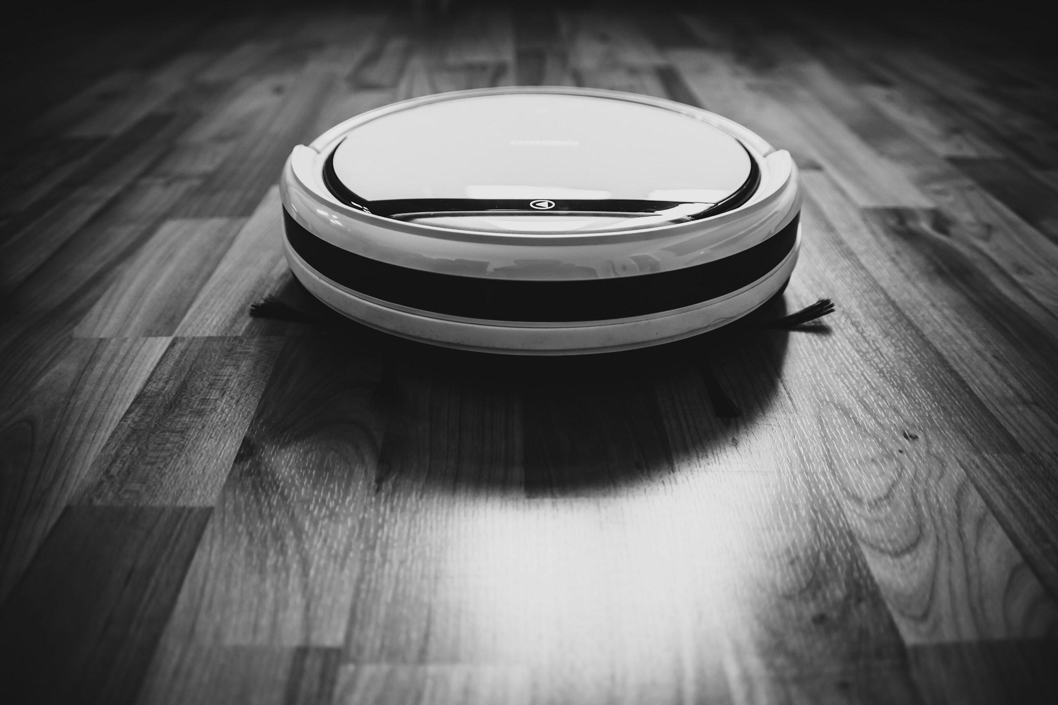 Robotic vacuum cleaner